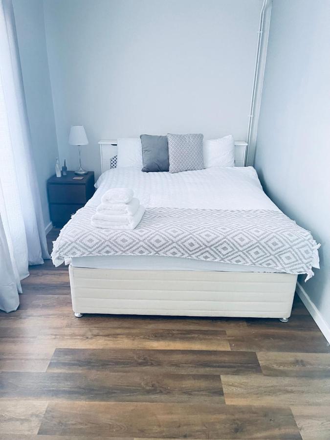 Small Doble, Shared House Filton Buitenkant foto